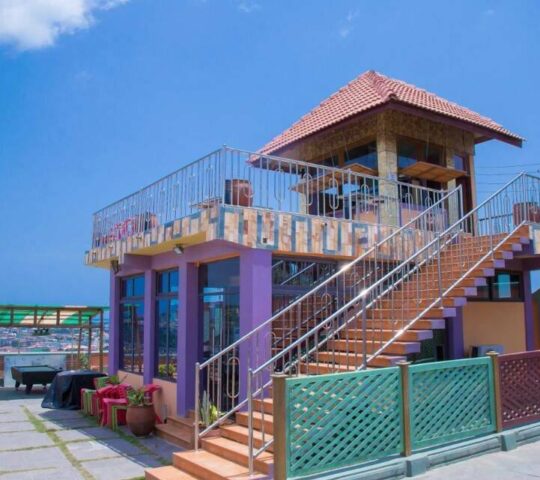 Triple Hill Hotel